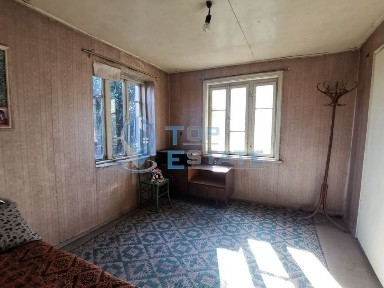 Двуетажна тухлена къща с голям двор в с. Ценово