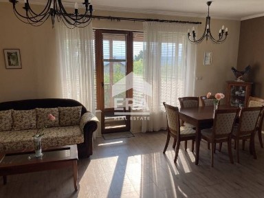 Двуетажна обзаведена къща в село Здравец област Варна