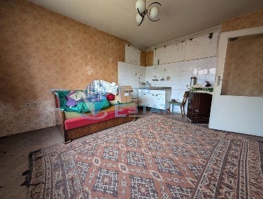 Четиристаен апартамент в центъра на град Елена