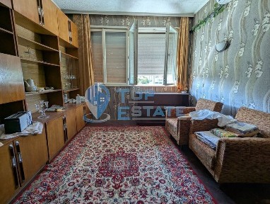 Гарсониера в тухлена сграда в близост до центъра на град Горна Оряхов