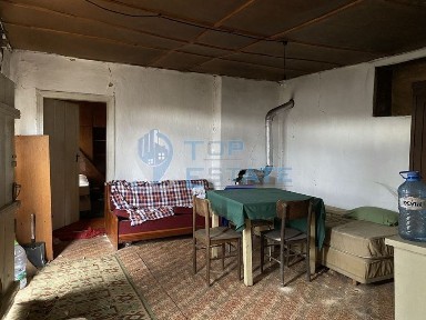 Тухлена къща с вътрешна баня и тоалетна в с. Денчевци, област Габрово