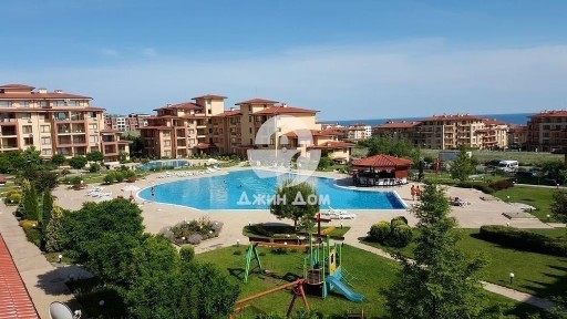 Просторен магазин на партерен етаж в к-с Меджик Дриймс, гр. Свети Влас