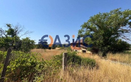 Къща за основен ремонт, 120 кв. м. + 2150 кв. м. двор, с. Загорци