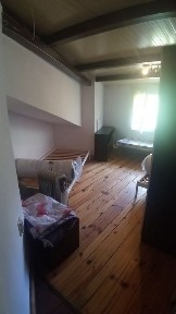 Обзаведен тухлен еднопространствен апартамент до метро Лъвов мост