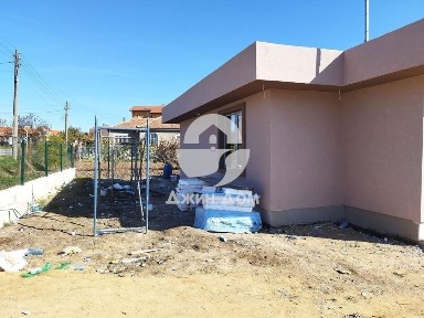 Предлагаме едноетажна къща в с. Горица