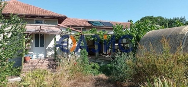 Къща 100 кв. м. с парцел 1800 кв. м., в с. Кардам област Добрич