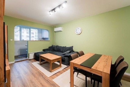 Двустаен апартамент под наем в ж. к. Света Троица