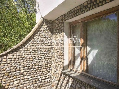 Къща в с. Реяновци, гр. Трън