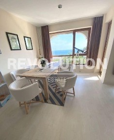 Тристаен апартамент в м-т района на Ален Мак!