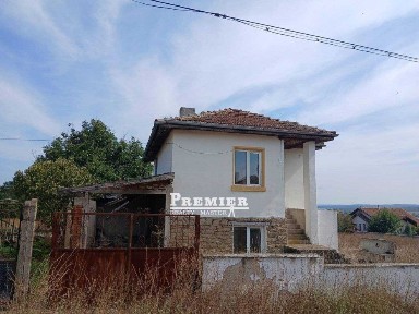 Къща с голям потенциал в село Загорци