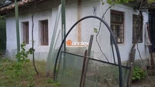 Продава едноетажна къща 60 кв. м с двор 1171 кв. м, в село Михилци