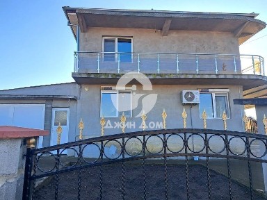 Двуетажна къща с 6 спални и гледка ПЛАНИНА в с. Черноград