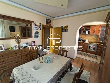 Етаж от къща за продажба в кв. Изгрев