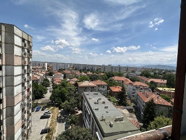 Тристаен апартамент 92 чисти кв. м.