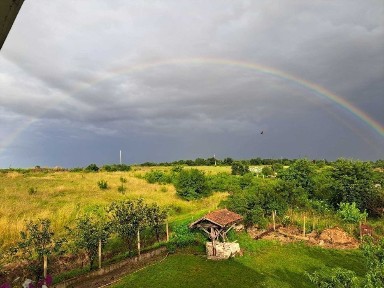 Собственик продава двуетажна масивна къща