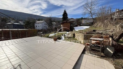 Двуетажна къща в Гълъбово