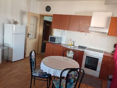 Давам под наем етаж от къща в Асеновград !