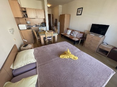 Едностаен тип студио в Св. Влас с частична морска гледка.