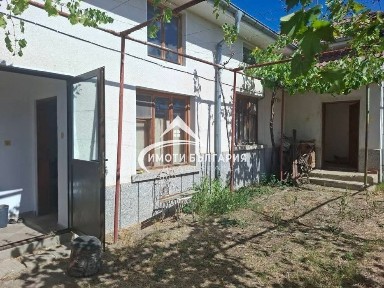Къща в с. Кърнаре, общ. Пловдив