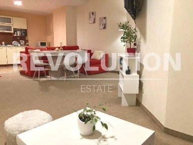 Тристаен апартамент в района на к. к Златни пясъци!