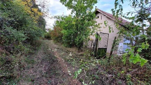 Продавам Вила с дворно място Бистрец