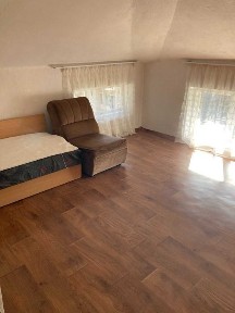 Таванска стая под наем 300лв/мес, Левски