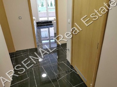 Офис под наем, Банишора