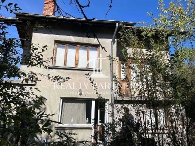 Къща в село Кленовик, област Перник