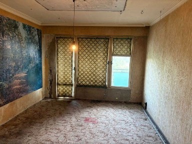 Продавам тристаен апартамент на комуникативно място