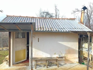 Бунгало с двор 980 м2 в с. Егълница