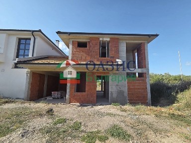 Двуетажна къща без такса поддръжка в комплекс 