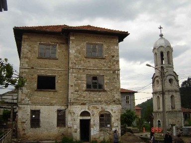 Продавам каменна къща до Ски Пистите на к. к. Пампорово 3ет. по 150кв.