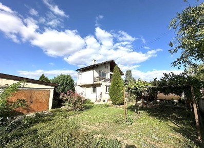 Масивна къща в с. Победа, Добрич