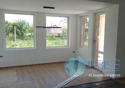 Къща с двор /НС/, с. Хан Крум