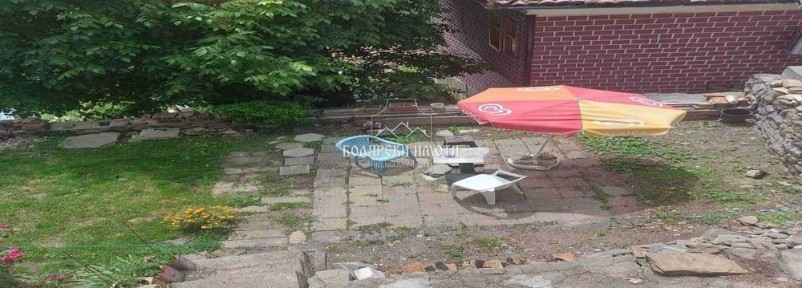 Малка Къща с двор в Идеален Център