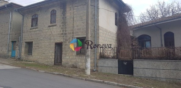 Къща в Варна, област-с. Добрина площ 500 цена 110000