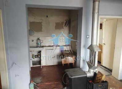 Тухлен етаж от къща с двор в гр. Велики Преслав, Център