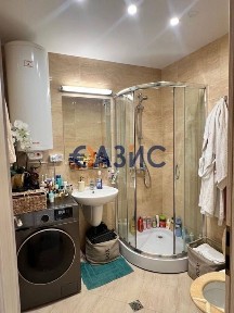 Двустаен апартамент с изглед към басейна и морето в Свети Влас, Стар