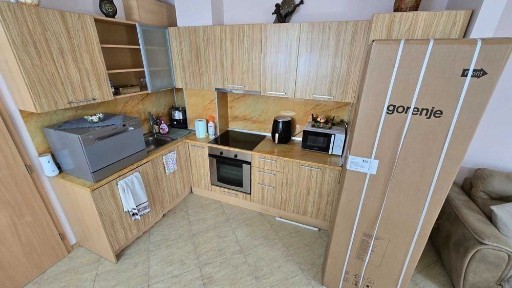 Изгрев тристаен апартамент обзаведен