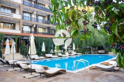 Просторен тристаен апартамент в к-с Грийн Парадайз 2, гр. Приморско