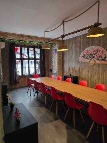 Офис Под Наем, 75 кв. м., Етаж от Къща, Оборудван