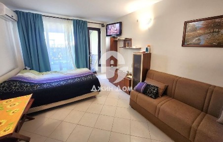 Едностаен апартамент на ПЪРВА ЛИНИЯ МОРЕ в к-с Оазис Дел Сол, Лозенец