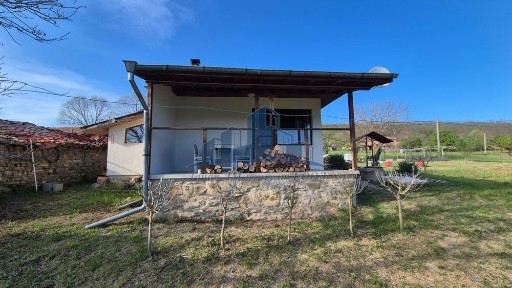 Къща в Шумен, област-с. Александрово площ 95 цена 77000