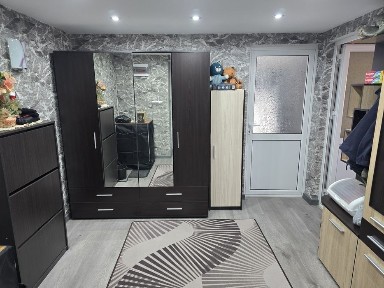 Самостоятелен Етаж от къща Устово