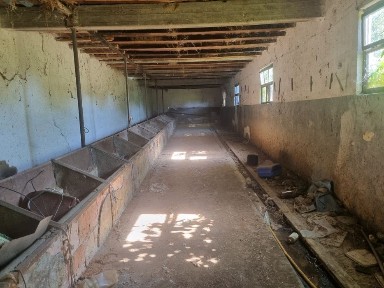 Продава се масивна сграда с двор - с. Марикостиново, общ. Петрич