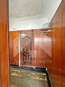 Продава се 65 кв. м. двустаен запазен апартамент ЦЕНТЪР гр. Нови пазар