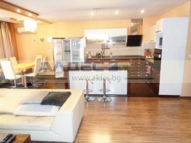 Луксозно обзаведен тристаен ап. в Студентски Град до зала Хр. Ботев!