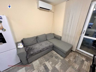 Двустаен апартамент в кв. Родина 1