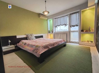 Просторен тристаен апартамент в Здравец Север 2