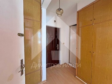 Продава ЕДНОСТАЕН апартамент тип гарсониера в гр. Нови пазар! Саниран!